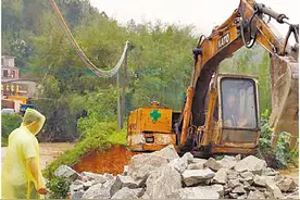 肇庆广宁古水镇堤坝冲毁底部缺口已修复闭合图片