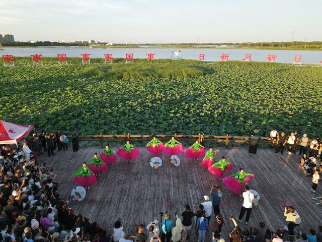 镇赉县举办“鹤舞荷风•骏马奔腾”文旅消夏季活动