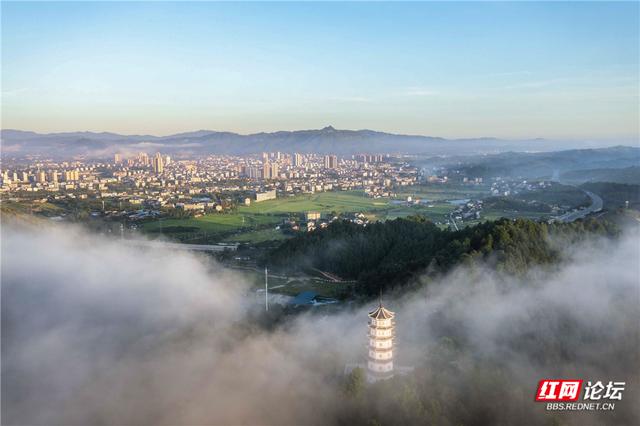 【每日一图@湖南】云雾是山林的呼吸，文峰塔是靖州的心跳