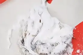 消费者称秋田满满儿童面粉吃出死老鼠，商家：排除所涉异物由生产线带入的可能性图片