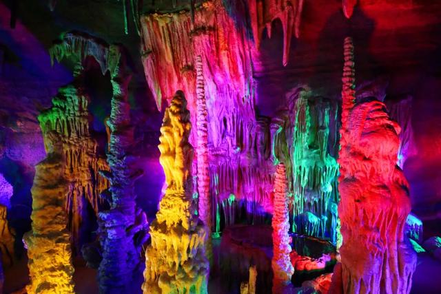 从人间烟火到地下星河：在沂水，赶一场文化大集，赴一次溶洞奇旅