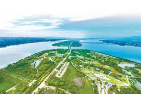 绿笔点睛破江出 一洲澎湃动荆楚 ——鱼梁洲谱写都市“氧心”三重奏图片