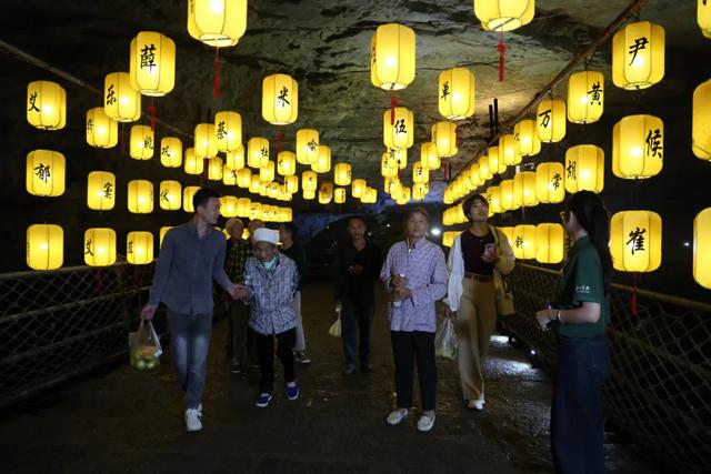 【秋游绥阳】绥阳双河洞:“探洞养生”引领秋季康养新体验