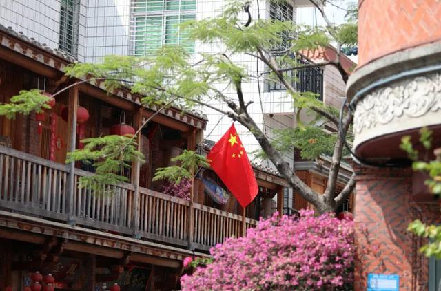 氛围拉满！古城刷屏了，最美中国红！