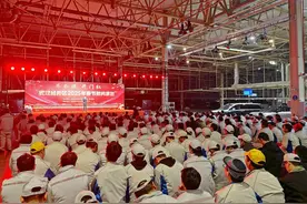 “车谷造 开门红”新春慰问演出走进岚图汽车生产车间图片