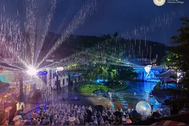 会昌戏剧季003雨中开幕，世界名导名团为小镇带来连台好戏图片