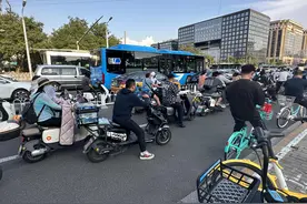 调查｜骑电动自行车，超七成不戴头盔！非强制但很关键图片