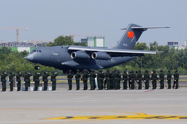 人民空军，生日快乐！