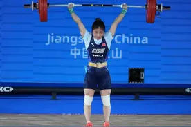 举重亚锦赛：张海琴刷新世界青年纪录图片