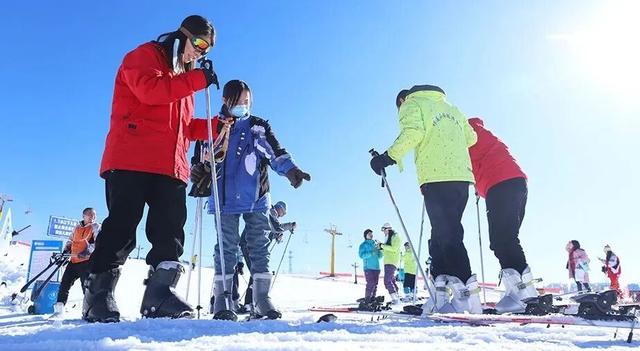 滑雪冲鸭！冬日撒欢就来张掖祁连山滑雪场
