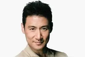 【每日听首粤语歌】张学友这首无人超越的粤歌太经典 | 月似镜子天上照，路正长 酒樽摇，任那孤单心里烧图片