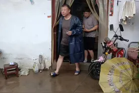 杞县竹林乡深夜防汛：敲门行动守护群众安全图片