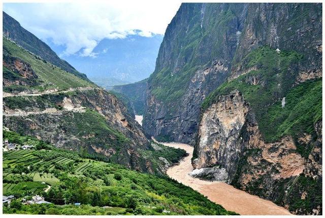 七彩云南之十四：虎跳峡，无以言表的震撼