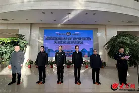 潍坊市公安局交警支队举行122“全国交通安全日”交通安全我倡议主题宣传活动仪式图片