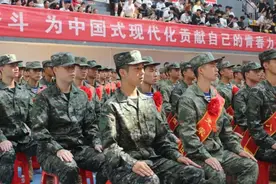 长沙市举行2024年下半年入伍新兵欢送仪式图片
