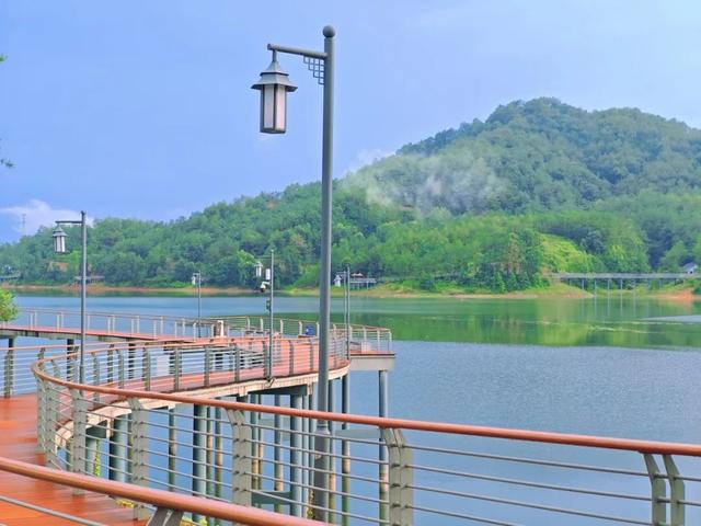 晴雨都能嗨！艺术盛宴、绝美日落、奇幻夜游，总有一款适合你→