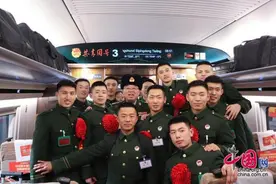 退伍季：飘雪的站台，是离别，也是新开始图片