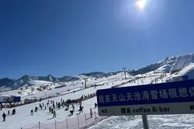 故乡烟火经济｜客流“燃”动雪场，新疆结下冰雪奇缘图片