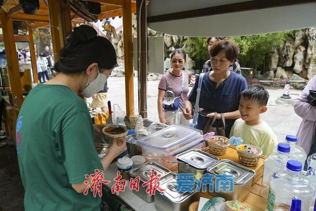 一年四季 泉在济南丨又到秋雨连绵，济南何处最美？护城河畔泉水清冽醉游人