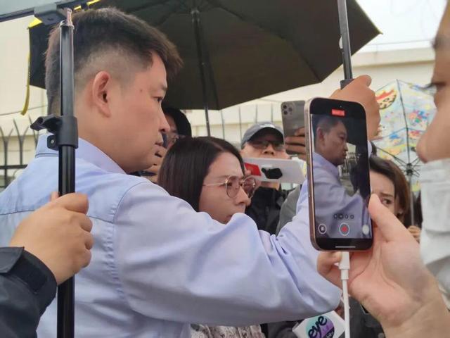 “性侵工伤认定”案当事人崔丽丽被鉴定为“伤残十级”，已收到工伤伤残证