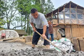 咸丰县活龙坪：90后夫妻回乡重建老屋与爱心义剪同行图片