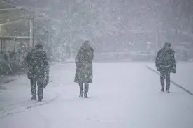 脚底打滑、刹不住车？雨雪天出行全攻略请收好图片