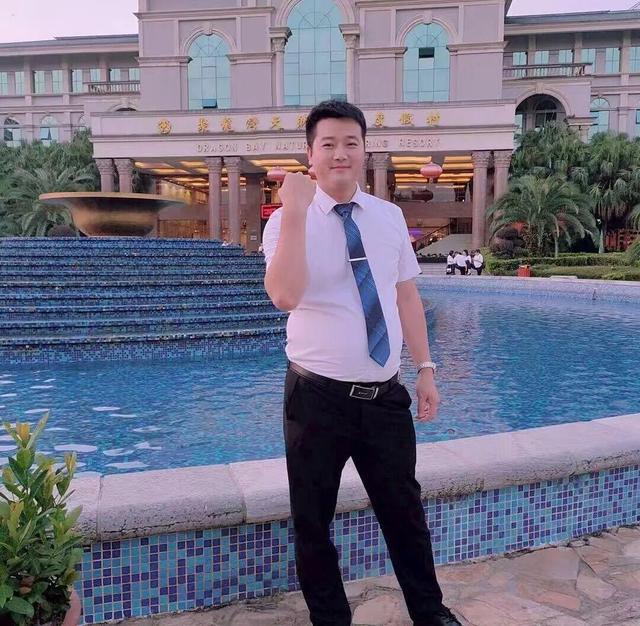 广州一网约车司机开车播自己的K歌录音，网友：师傅开的不是车，是自己的巡回演出