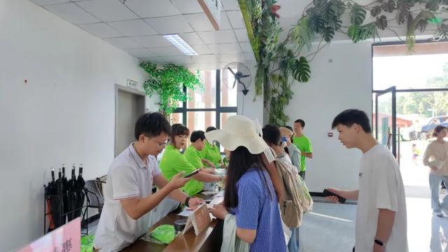 青春护航 丈量初心丨这场职工徒步活动的志愿服务超暖心～