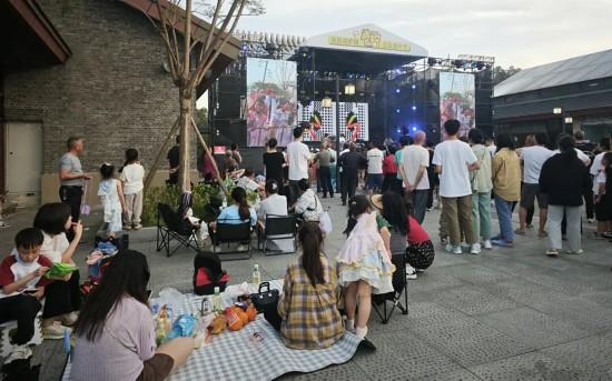 ＠所有自贡人！尖山国庆大型游园会来了，连嗨3天！快看第一天你能白拿什么礼物！