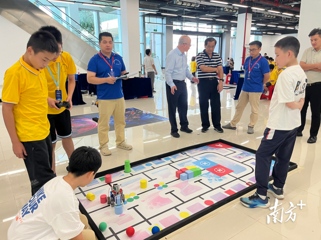 从AI大模型到无人飞行，东莞青少年解锁科普新玩法