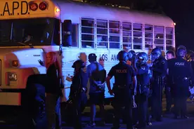 美国洛杉矶街头抗议进入第六夜，紧张气氛持续！前一夜逮捕200余人图片