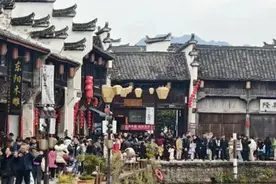 雨润古村迎新春 诸葛八卦村游客如织图片