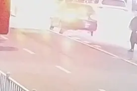 “我能不能和孩子吃一顿饭再走？”自首现场，嫌疑人突然提出“请求”图片