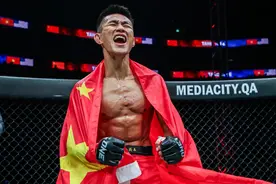 成功卫冕！湖南伢子唐凯TKO丹勒摘冠：我要把金腰带留在中国图片
