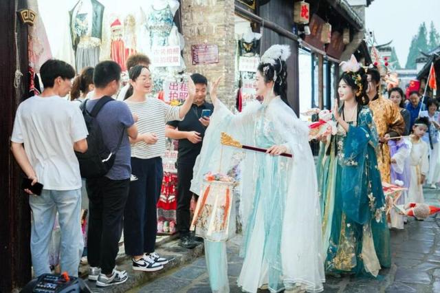 非遗鱼灯、剧本式夜游、民俗展演……三河古镇国庆活动等你来打卡！