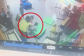 大连一家长称幼师拖拽推搡孩子，幼儿园：已经道歉，赔偿未达成一致视频封面