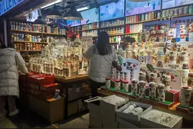“巴掌大”的保温杯到底谁在买？图片