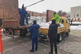 除冰融雪保畅通，湖北红安县发放工业用盐（融雪剂）90余吨图片