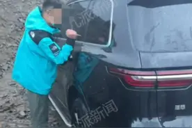 川西自驾遇冰雹打不开车门，理想客服：远程出行建议带机械钥匙图片