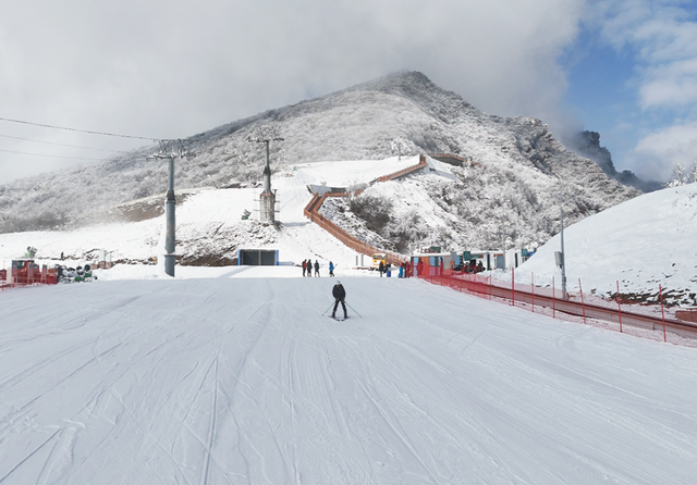 青睐绵阳 || 冰雪奇观+雪地撒欢！平武虎牙滑雪场即将开放，这个冬天等你来畅玩~