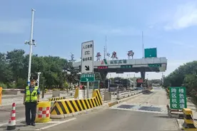 助力“三夏”丰收季，山东高速平度西收费站推出贴心服务图片