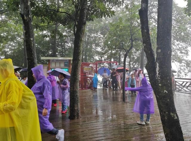 七夕节“万人冒雨攻打瓦屋山”！
