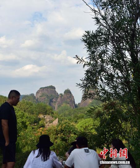 武夷山旅游热度持续攀升 休闲玩法引客来