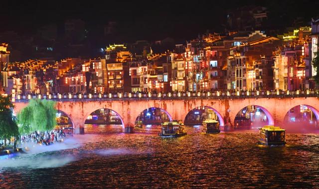 以水润文 以文促旅——镇远古城掀起暑期旅游热潮