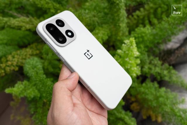 一加 15 原色沙丘：十年了，还不将就吗？