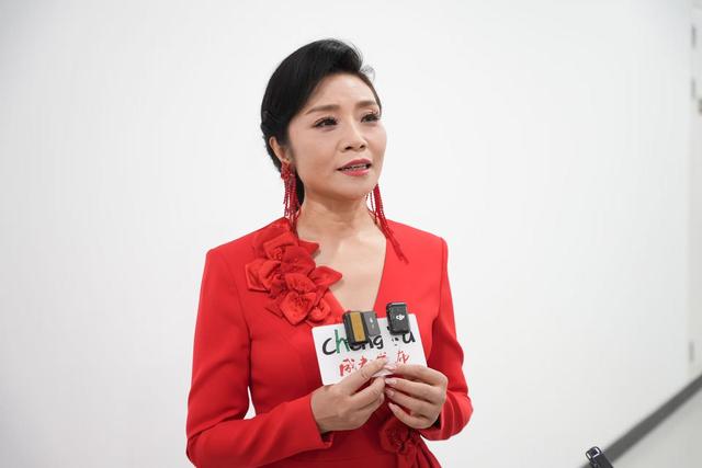 歌唱家李丹阳亮相“蓉城之秋”
