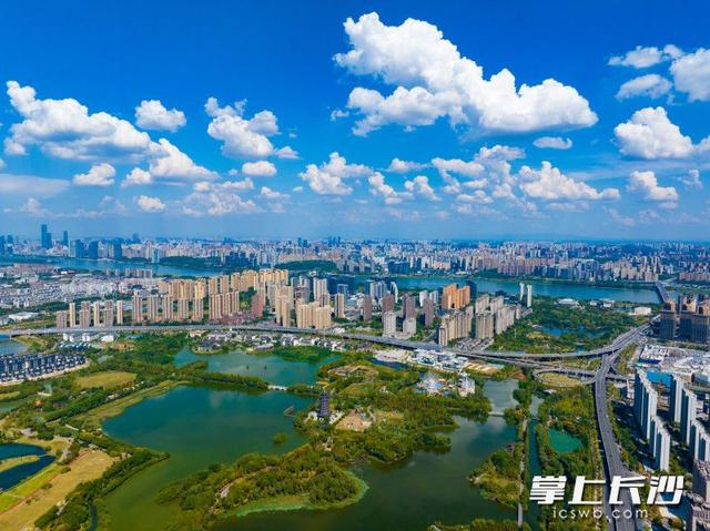朵朵白云映星城｜组图