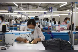 “飞针走线”赶订单！禹州市鸠山镇赵庄村：不断拓宽群众增收渠道图片