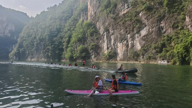 开阳县：“桨”板水上游 点燃旅游新活力