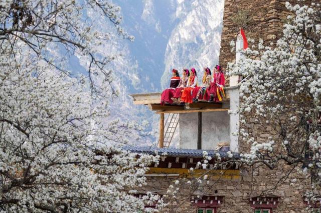 四川甘孜州基卡依村：从青藏高原走向世界